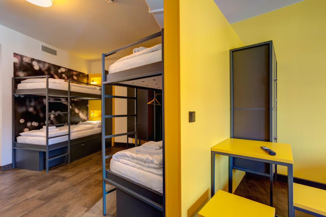 Meininger Hotel Muenchen Olympiapark מראה חיצוני תמונה