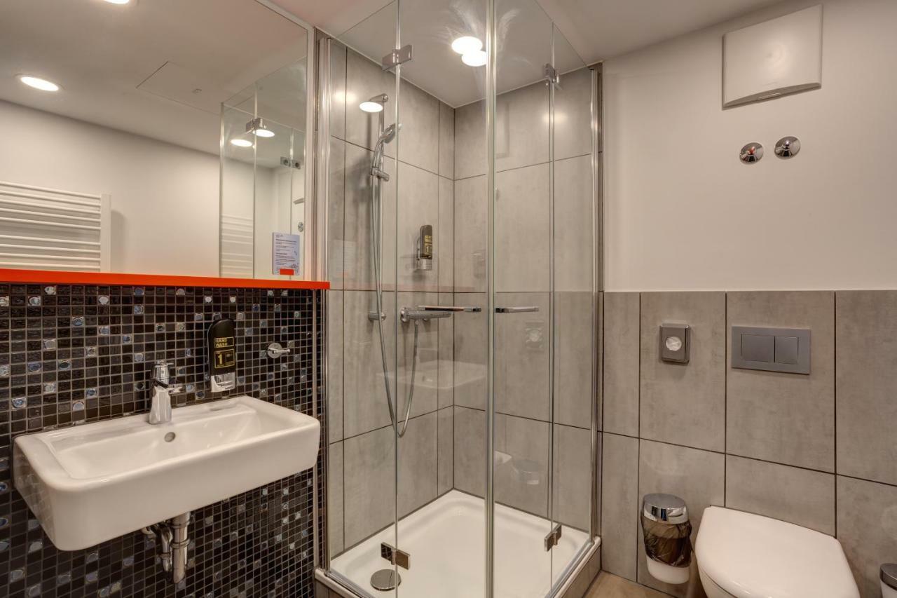 Meininger Hotel Muenchen Olympiapark מראה חיצוני תמונה
