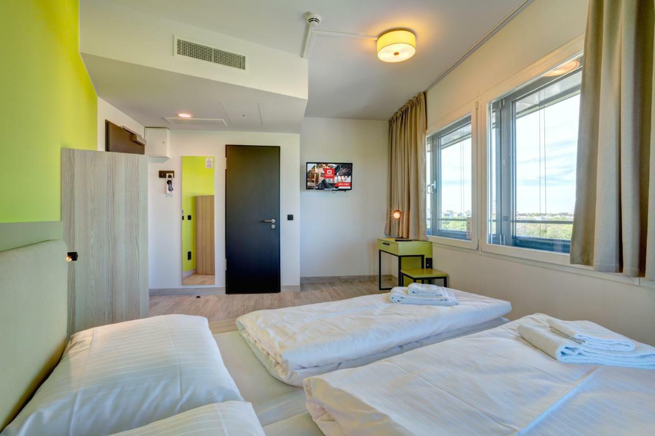 Meininger Hotel Muenchen Olympiapark מראה חיצוני תמונה
