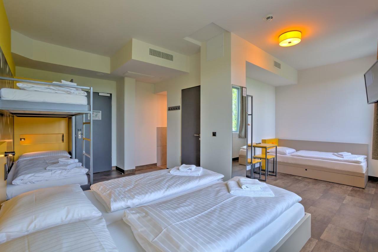 Meininger Hotel Muenchen Olympiapark מראה חיצוני תמונה