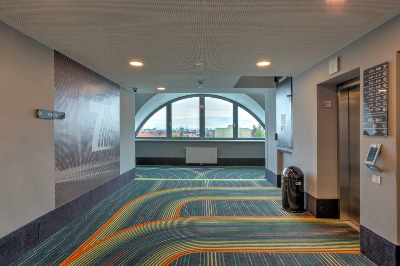 Meininger Hotel Muenchen Olympiapark מראה חיצוני תמונה