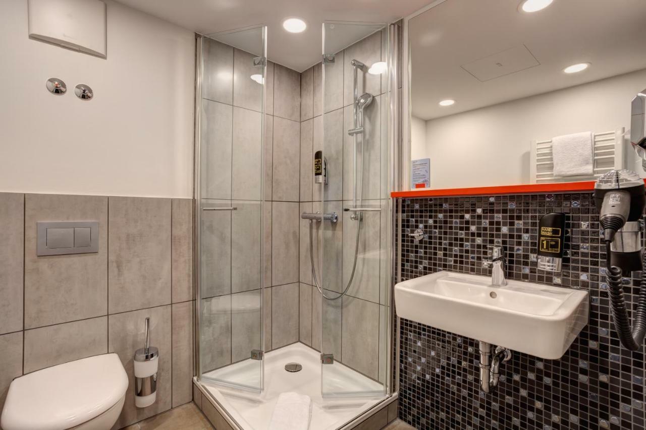 Meininger Hotel Muenchen Olympiapark מראה חיצוני תמונה