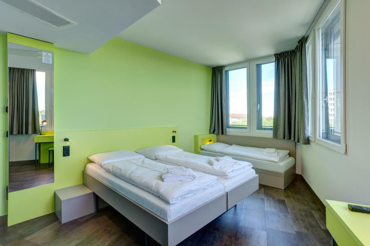Meininger Hotel Muenchen Olympiapark מראה חיצוני תמונה