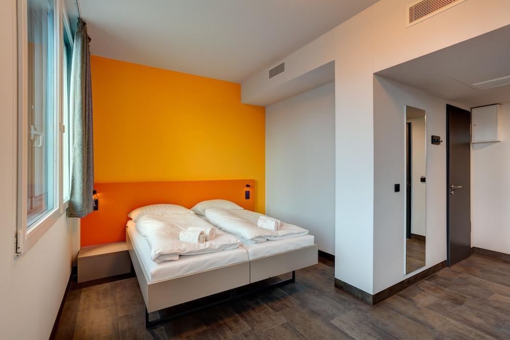 Meininger Hotel Muenchen Olympiapark מראה חיצוני תמונה