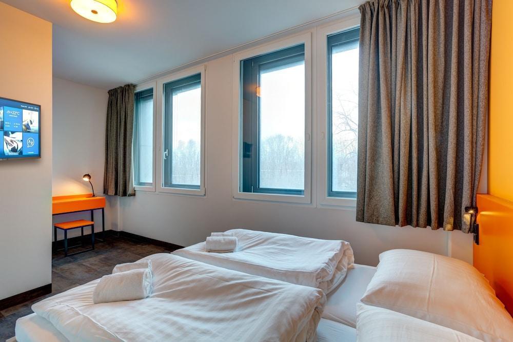 Meininger Hotel Muenchen Olympiapark מראה חיצוני תמונה