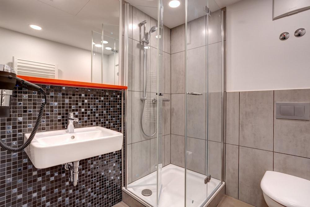 Meininger Hotel Muenchen Olympiapark מראה חיצוני תמונה